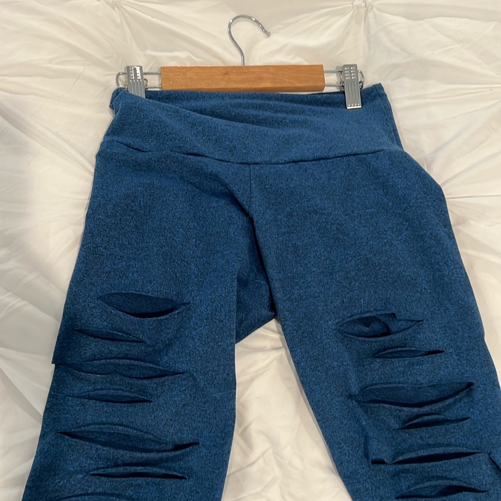 Onzie High Waisted Laser Cut Capri/Ankle Length Yoga Pant